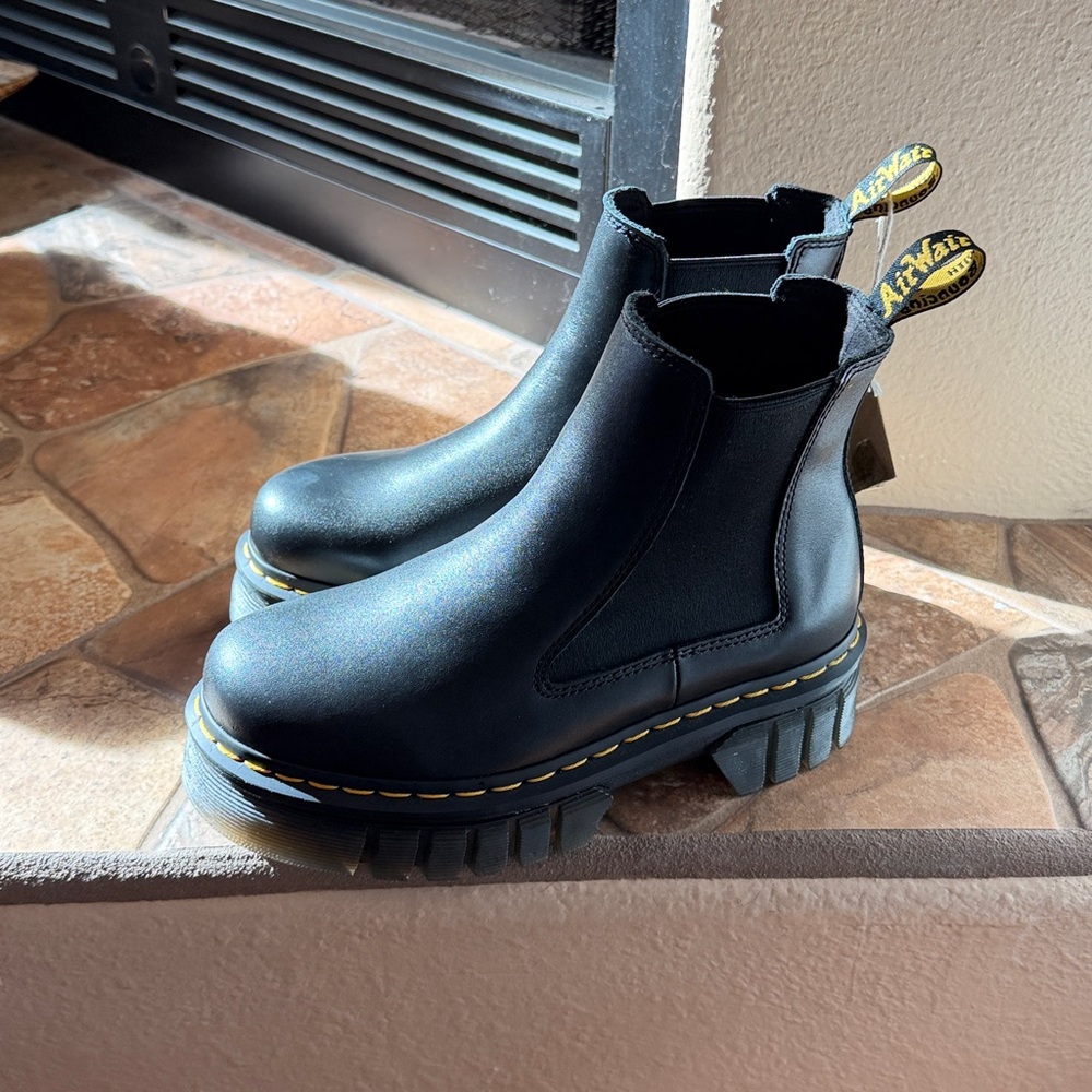 Dr. Martens Audrick Black Leather Platform Heel Women’s Chelsea Boots 8.5